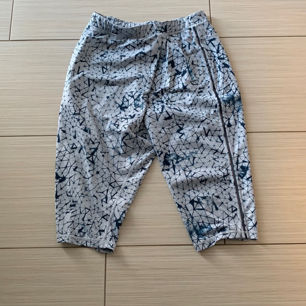 LULULEMON ATHLETICA RETREAT YOGI CROPPED PANTS, Sz 6, Grey and Blue